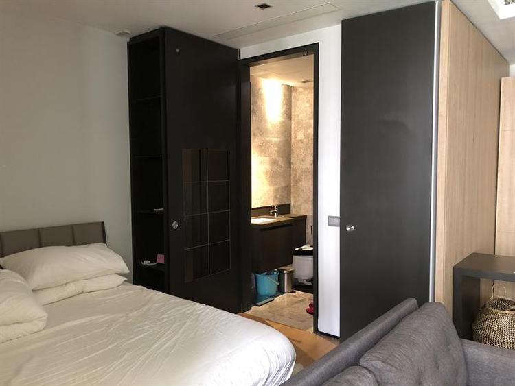 OUE Twin Peaks thumbnail photo